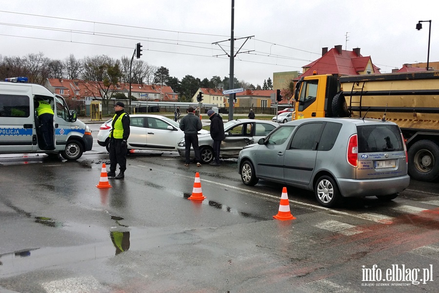 Wypadek na skrzyowaniu Pk. Dbka i Al. Pisudskiego, fot. 3