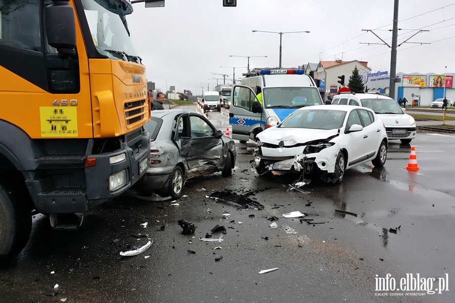 Wypadek na skrzyowaniu Pk. Dbka i Al. Pisudskiego, fot. 5