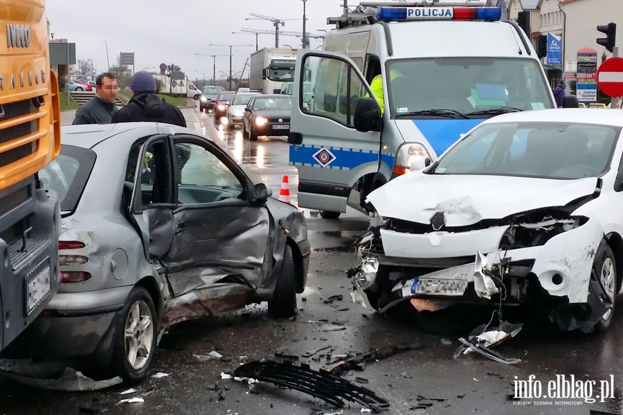 Wypadek na skrzyżowaniu Płk. Dąbka i Al. Piłsudskiego, fot. 6