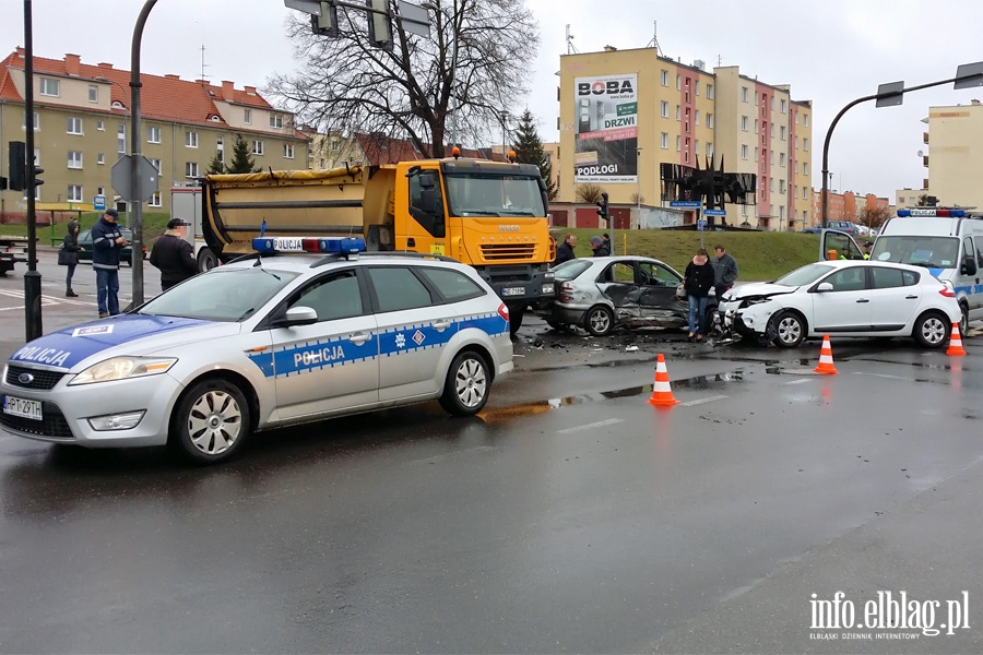 Wypadek na skrzyowaniu Pk. Dbka i Al. Pisudskiego, fot. 8