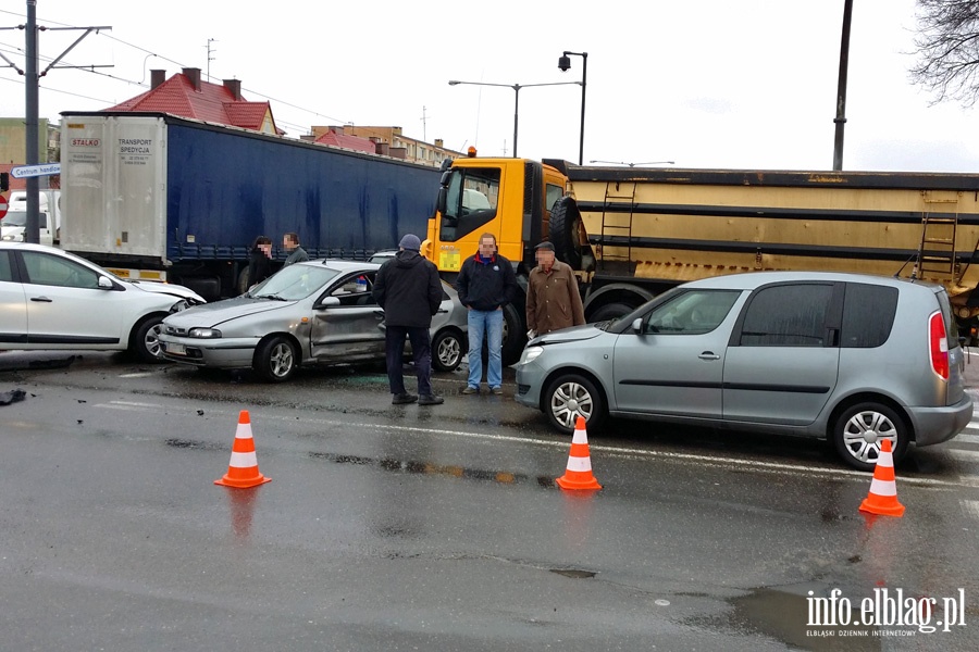 Wypadek na skrzyowaniu Pk. Dbka i Al. Pisudskiego, fot. 10