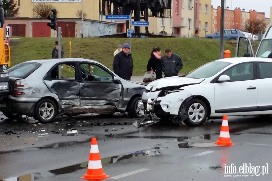 Wypadek na skrzyowaniu Pk. Dbka i Al. Pisudskiego, fot. 11