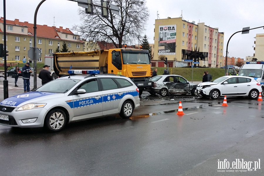 Wypadek na skrzyowaniu Pk. Dbka i Al. Pisudskiego, fot. 12