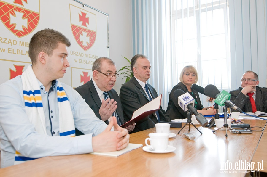 Konferencja prasowa z Prezydentem oraz zarzdem i kibicami Olimpii, fot. 1