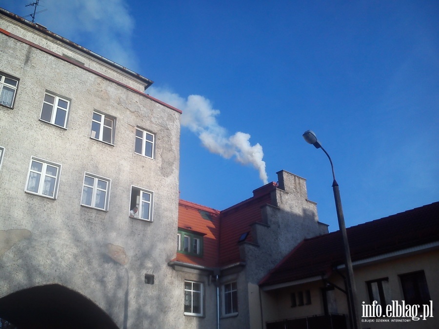 Pożar sadzy w budynku przy ul. Fałata 29, fot. 4