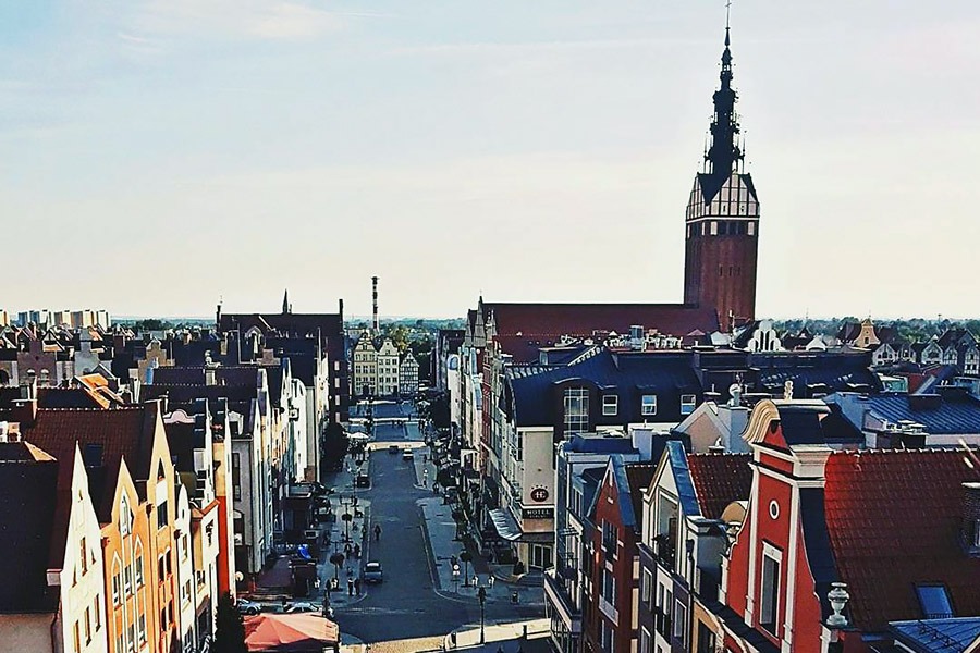 Widok na Stary Rynek z Bramy Targowej