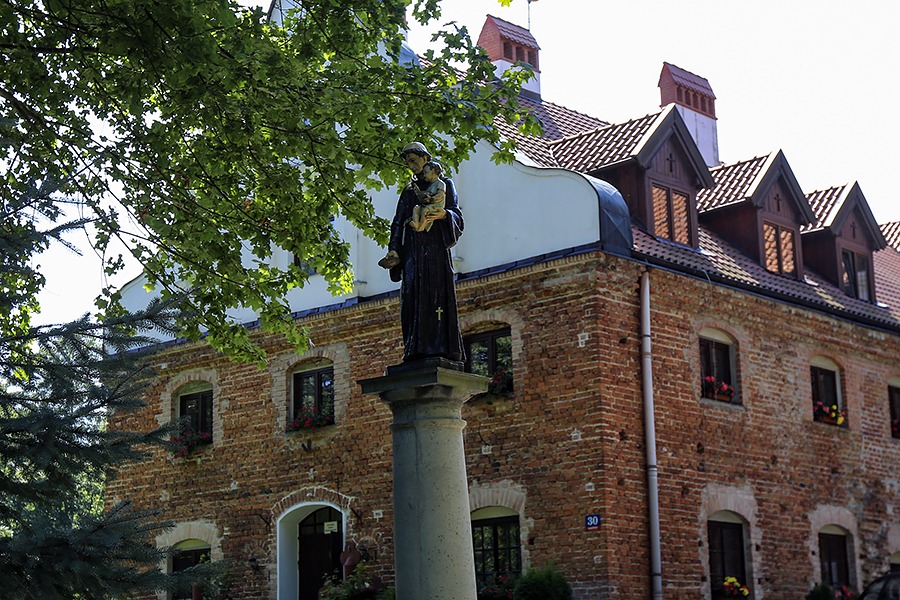 Kadyny, klasztor ojcw franciszkanw