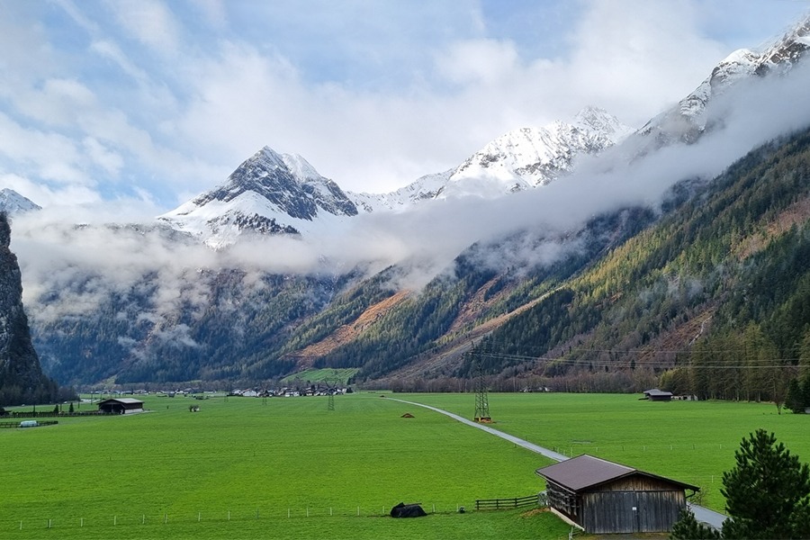 Poranek majowy w Alpach austriackich 