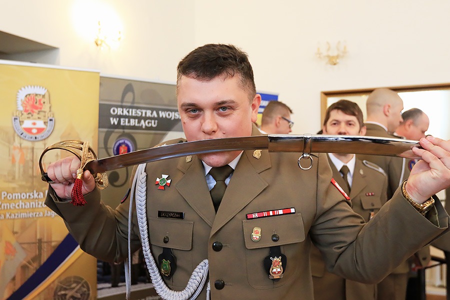 Kpt. Maciej Skrzypczak żegna się z elbląską orkiestrą wojskową