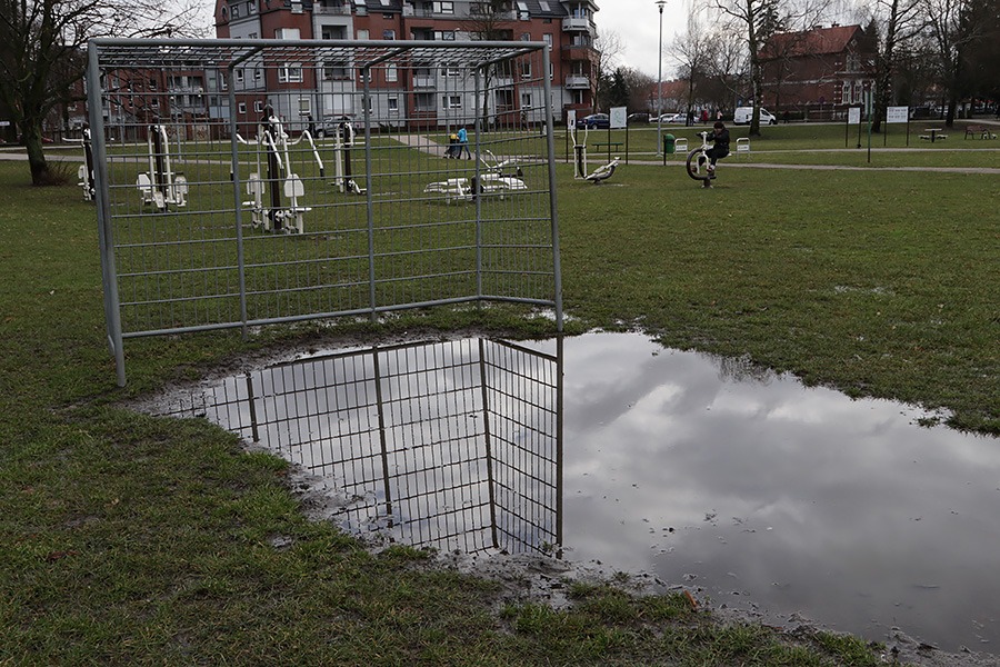 Boisko plac zabaw przy ulicy Mickiewicza