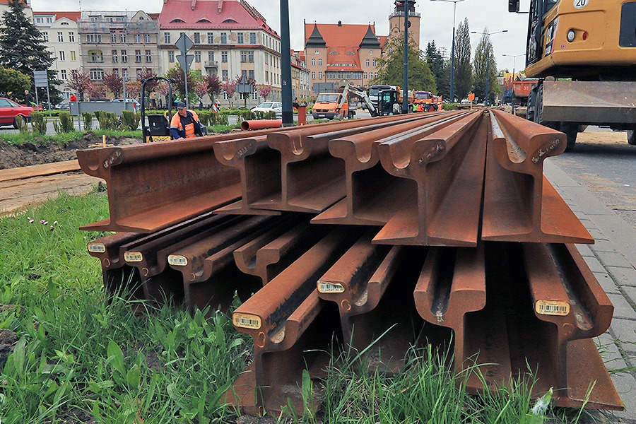Szyny już czekają na montaż.